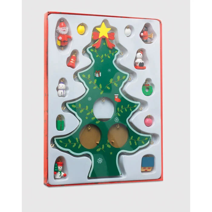 Houten kerstboom met decoratie sample