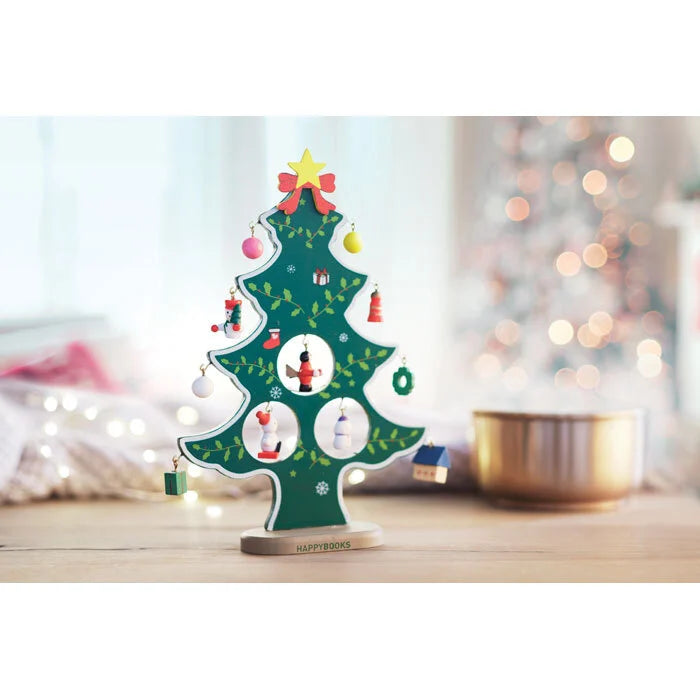 Houten kerstboom met decoratie sample